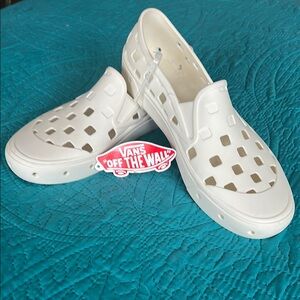 Vans Trk Slip-On in off white size men’s 8 / women’s 9.5